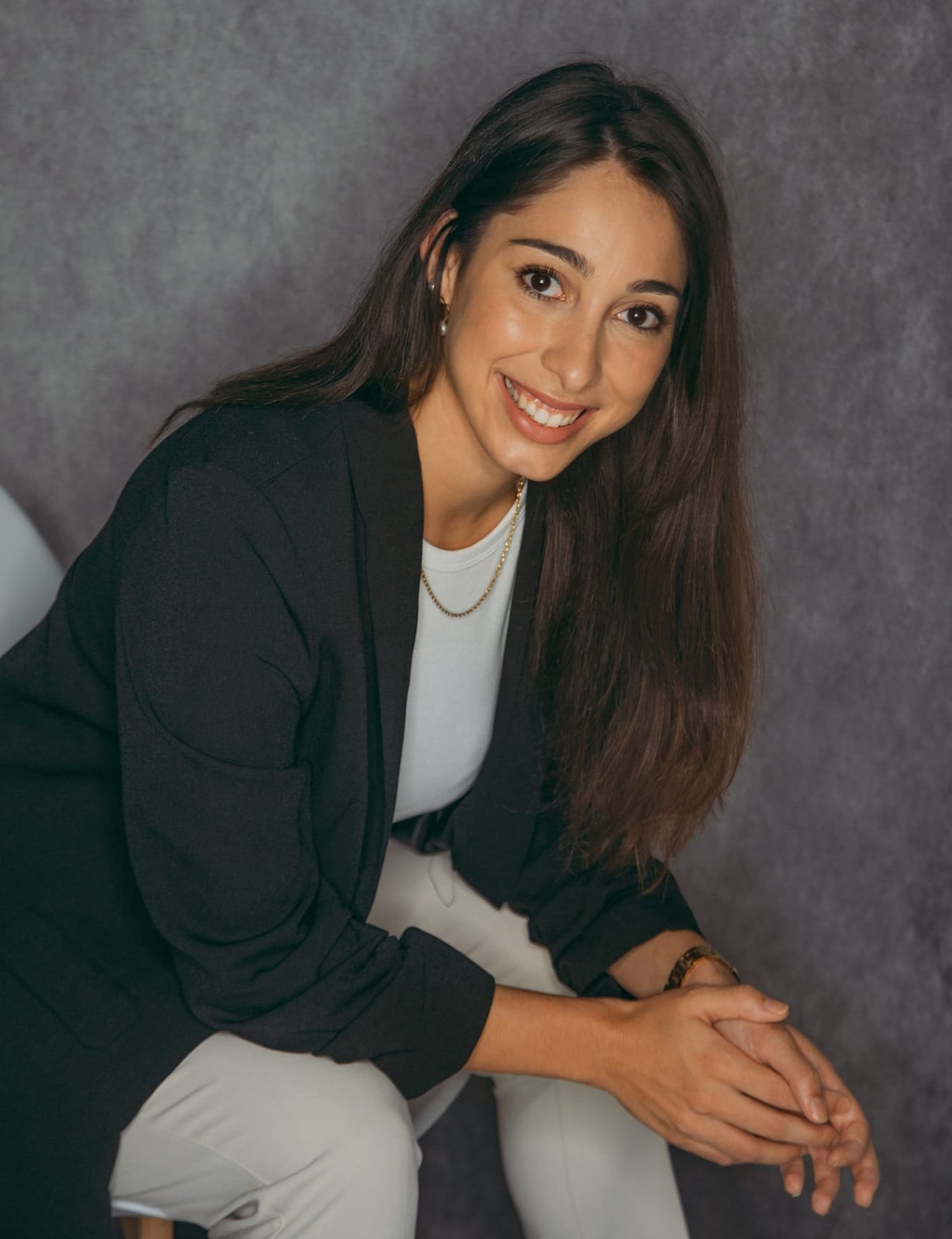 Portrait of Diana Nunes, oral hygienist